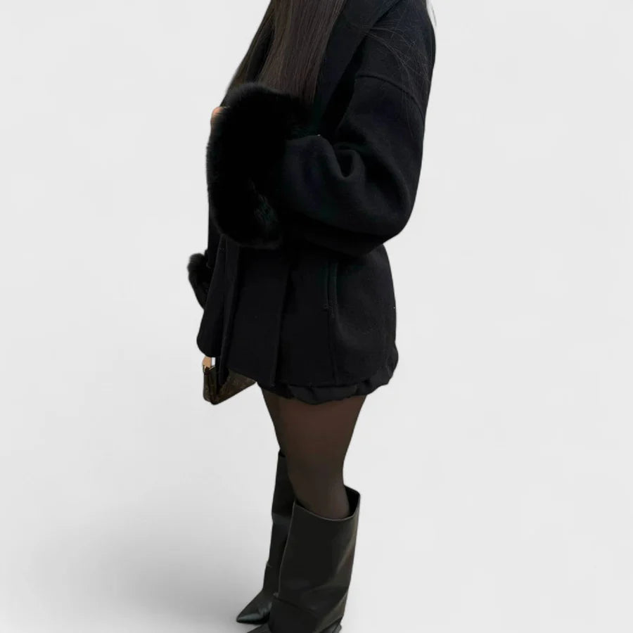 ELORA – ABRIGO ELEGANTE CON DETALLES DE PIEL